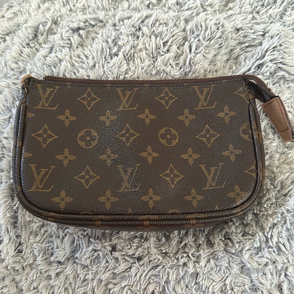 Louis Vuitton pochette monogram - Picture 1 of 7